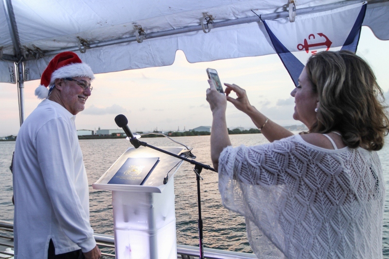 xmas-boat-parade-2016-img-1